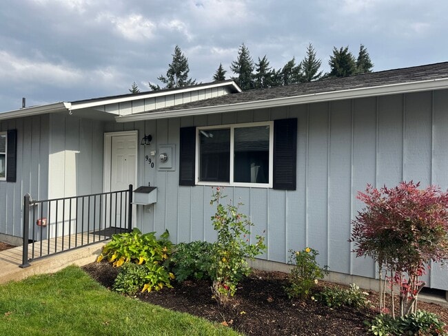 Building Photo - Available now!!! Beautiful Springfield Con...