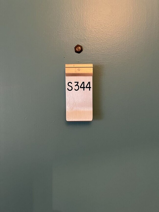 Photo - Large 744 sq.ft. 1 bedroom in historic Riv...