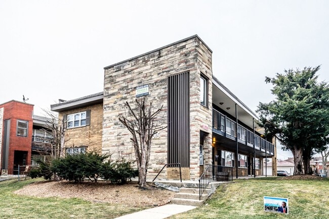 5015 W Jackson