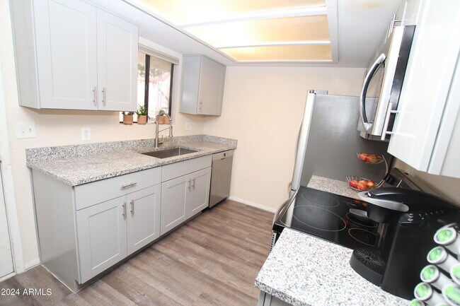 Photo - 3119 W Cochise Dr Unit 106
