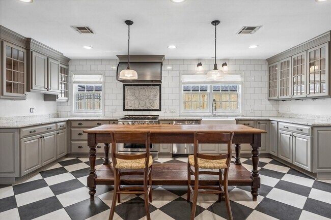 Photo - 5210 Meadow Lake Ln
