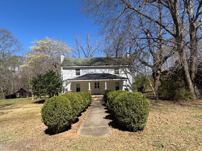 Building Photo - Farmhouse on 5 acres in Northern Greenville County with room for 2 horses and small farm animals!
