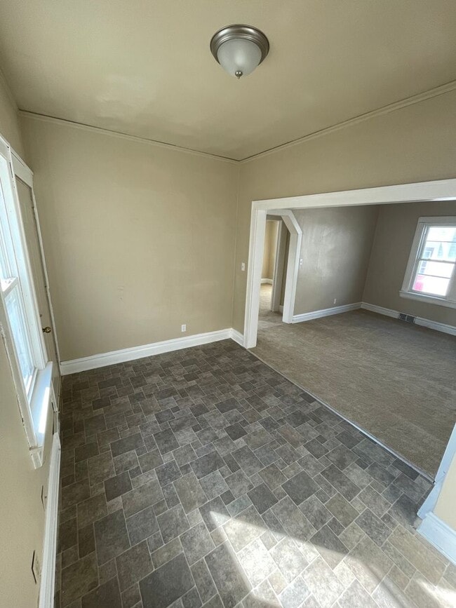 Photo - HUGE 4 Bedroom Apartment