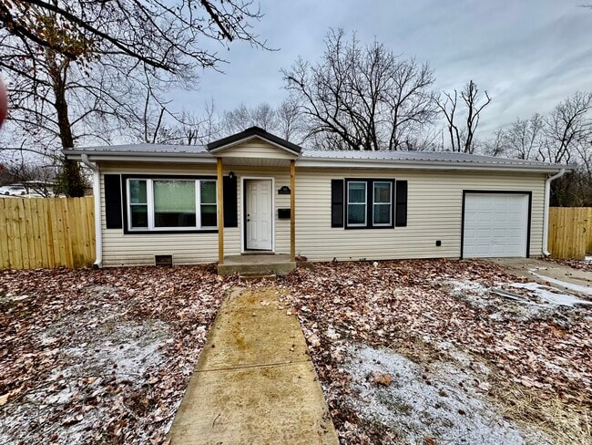 Building Photo - 505 N Chapman Ave