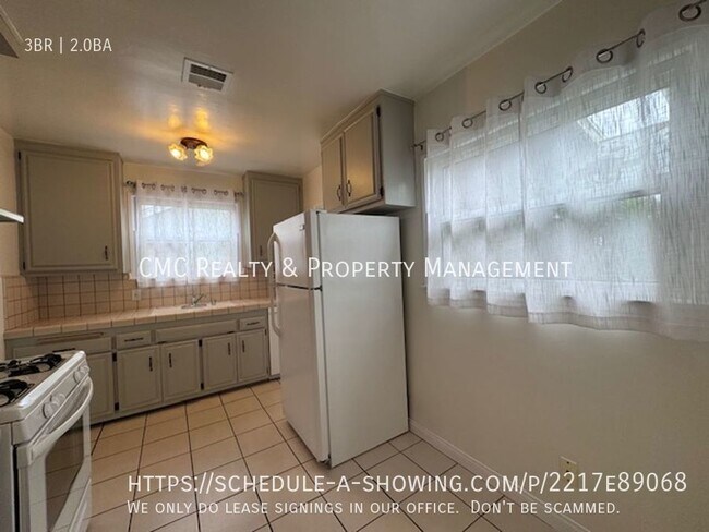 Photo - 3 bed & 2 bath home in EAST side Long Beach