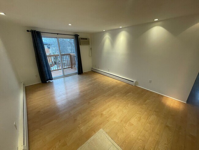 Photo - Quiet Corner Apartment in the Heart of Salem