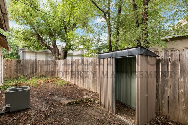 Photo - 1710 W 1st St N