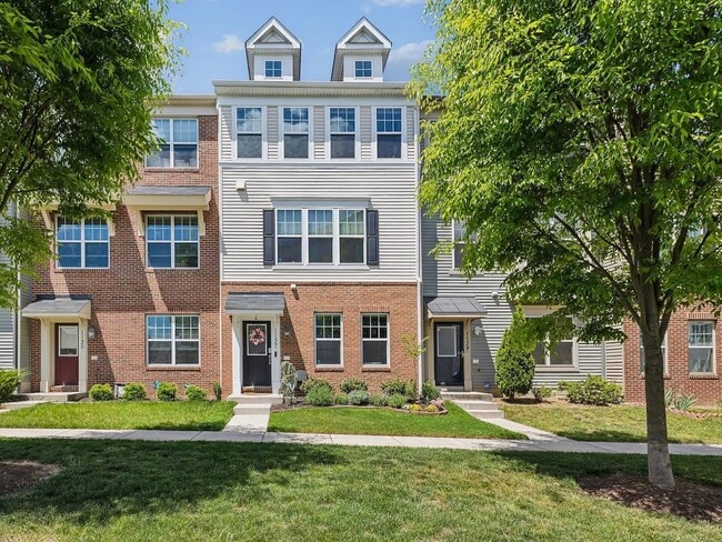 Building Photo - 1137 Red Hawk Way