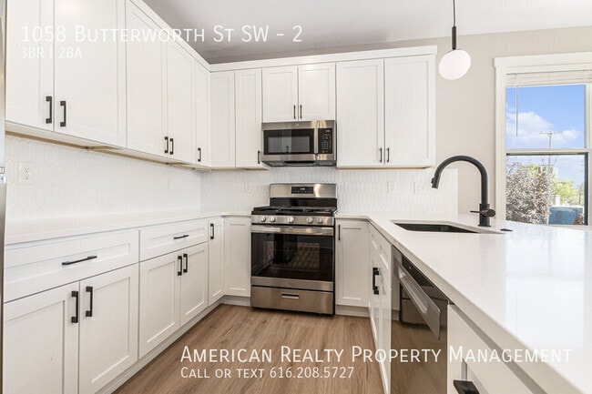 Photo - 1058 Butterworth St SW