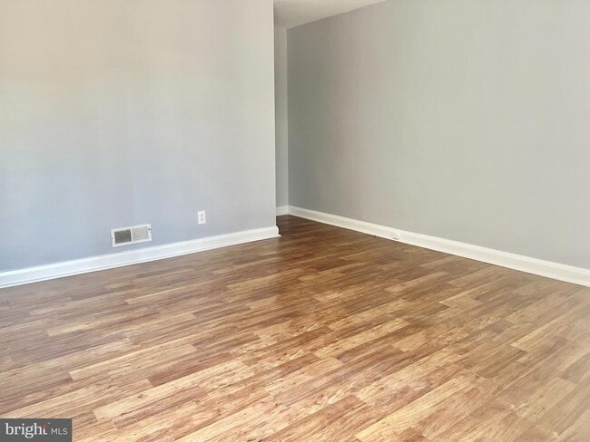 Photo - 7423 Holabird Ave