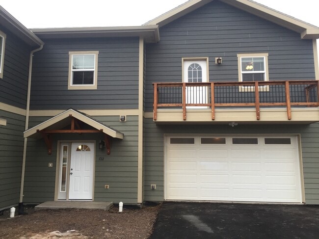 Building Photo - 726 Edgewood Pl