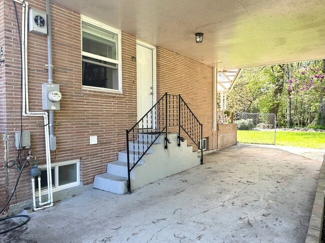 Photo - Converted Duplex 2 Bed 1 Bath w/ Private Y...