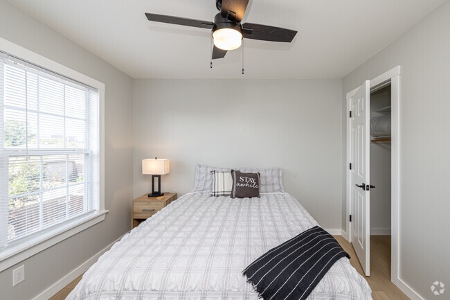 2BR, 2BA - 1,000SF - Furnished - Second Bedroom