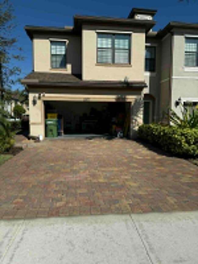 Photo - 2877 Bard St