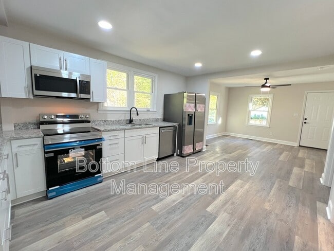 Photo - 1506 Lake St