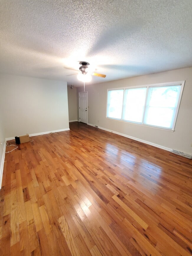 Photo - 119 Karen drive