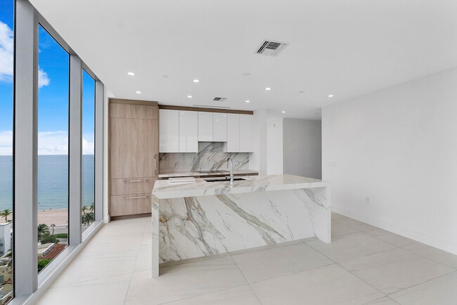 Building Photo - 151 N Seabreeze Blvd Unit 1003