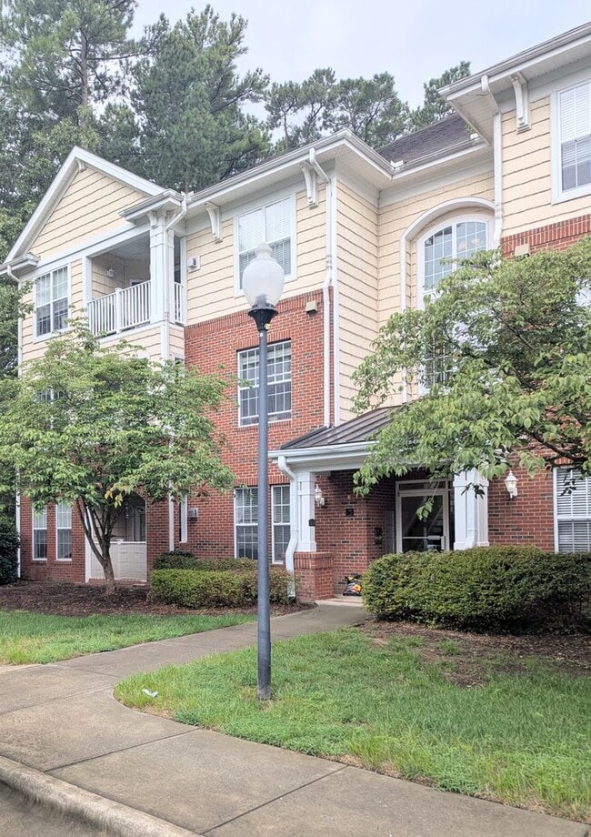 Building Photo - Ground Level 2-bed, 2-bath Condo in Provid...