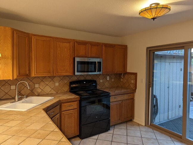 Photo - Move In Special!  End unit 2 bedroom - Small Pets OK