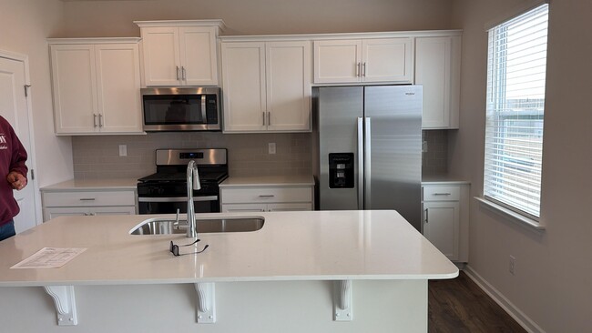 Photo - 1614 Yarrow Ln