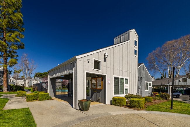 Villa Monterey Apartments