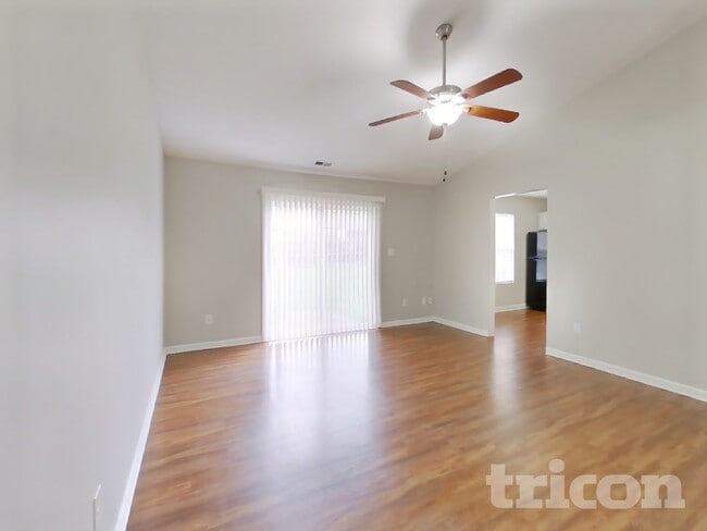 Photo - 284 Woodfield Dr