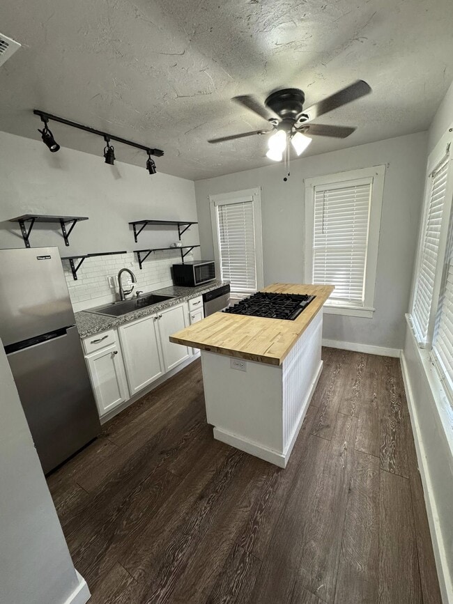 Photo - 1512 Hayes St