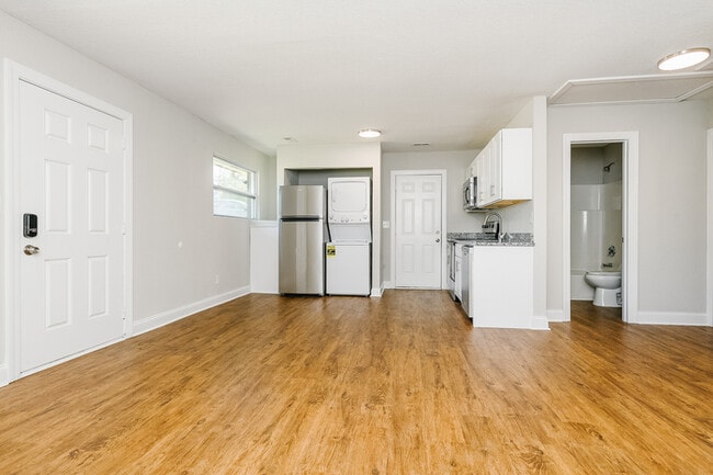 Photo - NEWLY RENOVATED 2 bedroom, 1 bathroom at G...