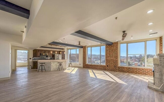 Fabulous 3/3.5 Downtown Loft w/ bonus room... - Fabulous 3/3.5 Downtown Loft w/ bonus room...