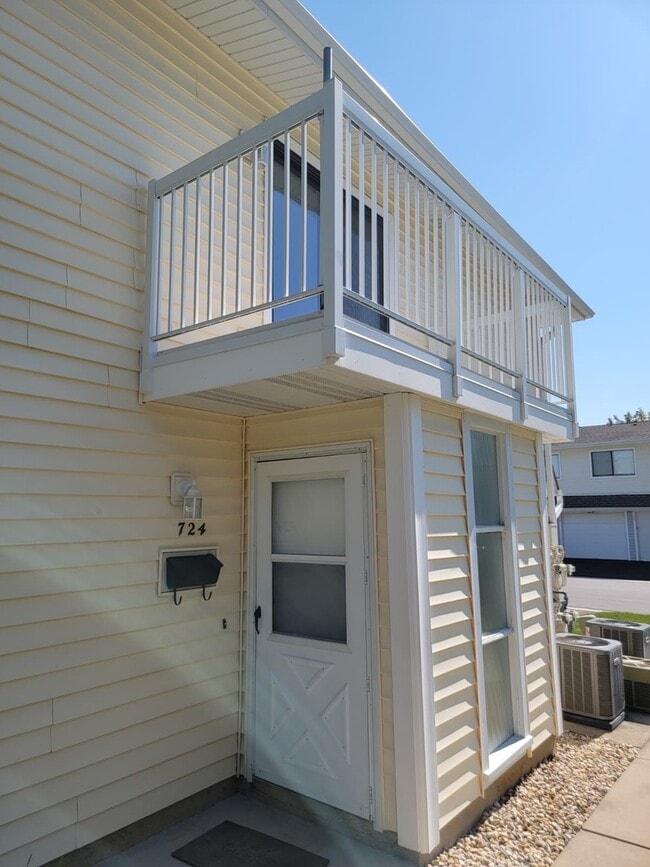 Photo - 724 Whitesail Dr