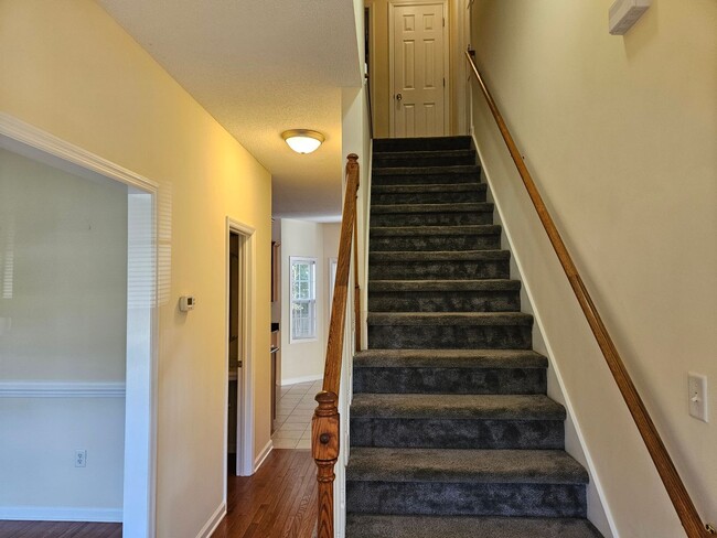 Photo - Beautiful 4 bedroom, 2.5 bath home in the ...