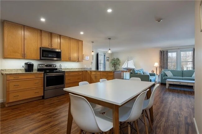 large kitchen - 14 Clinton Ave Unit 4