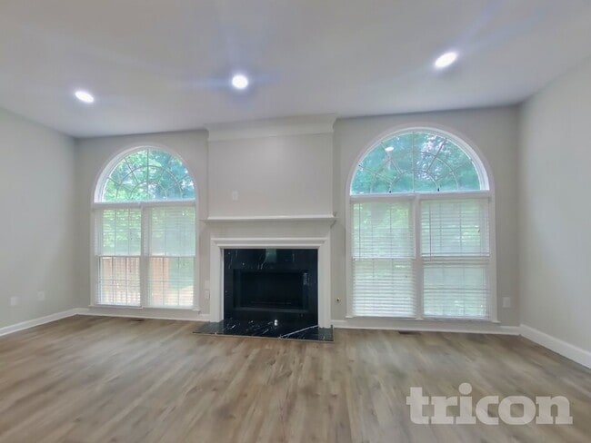 Photo - 716 Parkside Dr