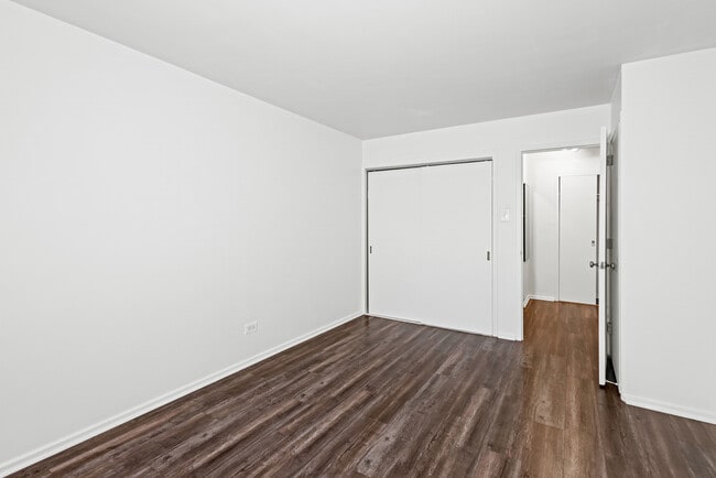 Photo - 6030 N Sheridan Rd