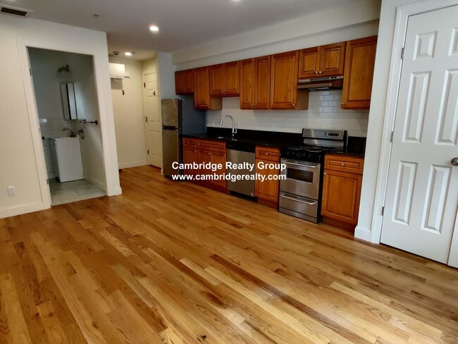 Building Photo - 378 Harvard St Unit 3 Rental