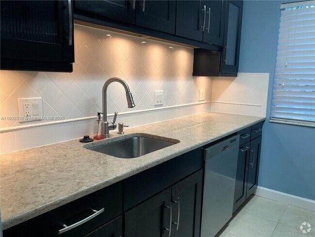 Building Photo - 10717 Cleary Blvd Unit 202 Rental