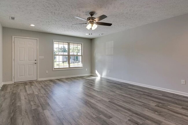 Photo - Spacious ranch style 2-bedroom, 2 bath duplexes located in Manchester! Unit 296 Hunt Street