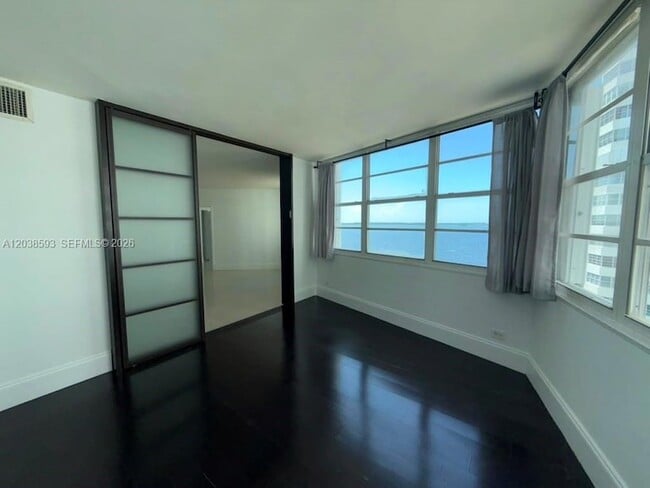 Photo - 801 Brickell Bay Dr Unidad 765