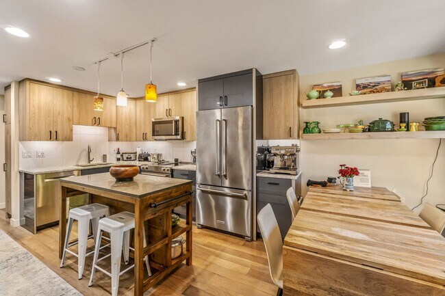 Photo - 2+ Bed 2.5 Bath East Madison Townhouse