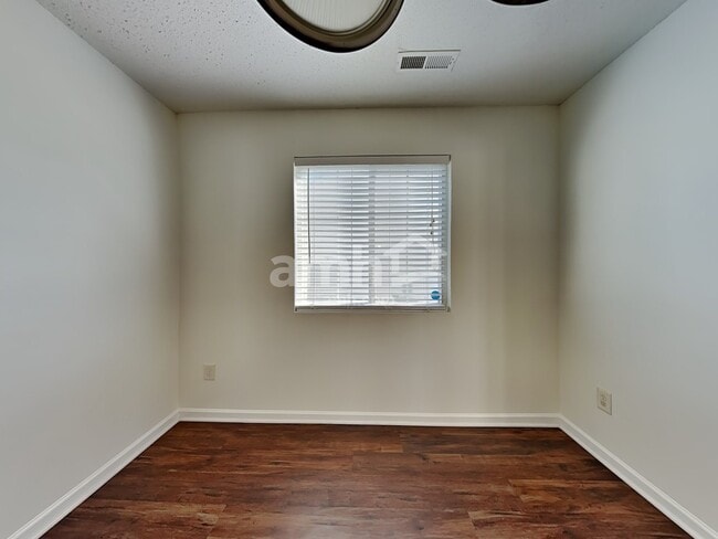 Photo - 1066 Bridgend Dr