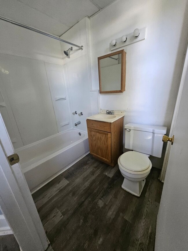 Photo - Upper 2 bedroom unit