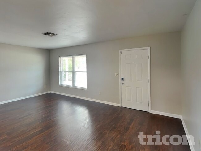 Photo - 1481 Falmouth Ave