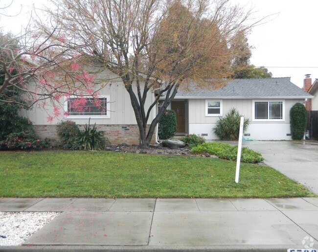 Building Photo - 5700 McKellar Dr Rental