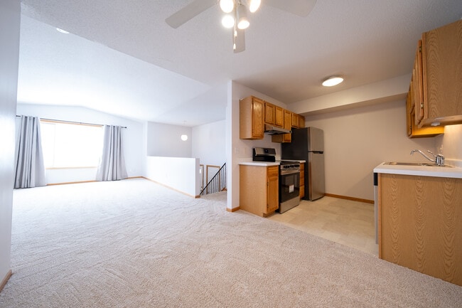 Photo - 634 McIntosh Ct