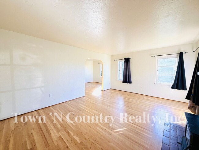 Photo - 317 Lorimer St