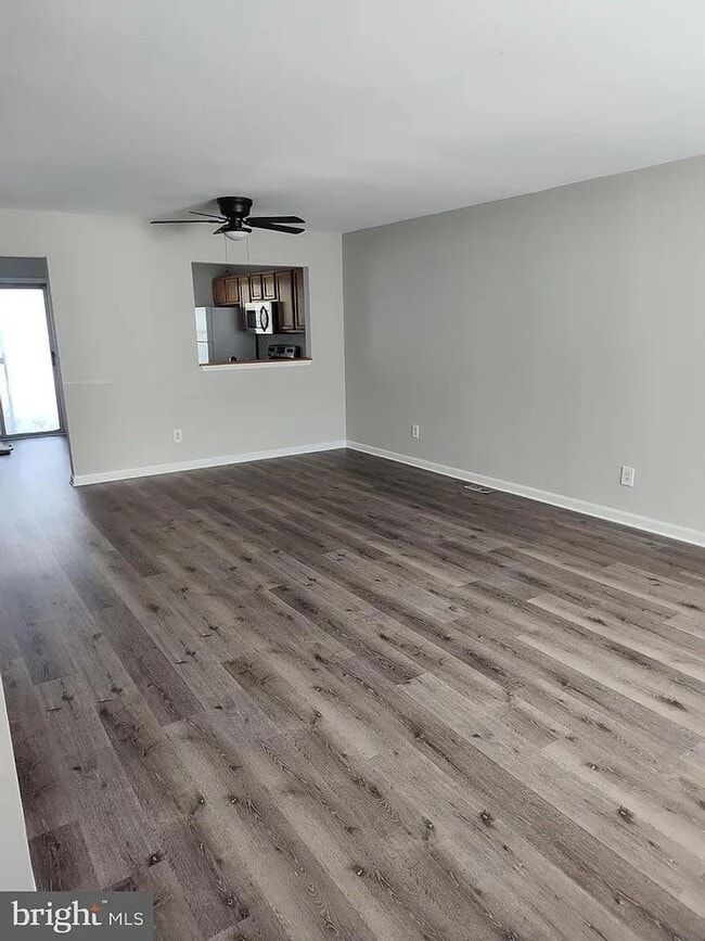 Photo - EDGEWOOD - STONELIEGH SQUARE TOWNHOUSE