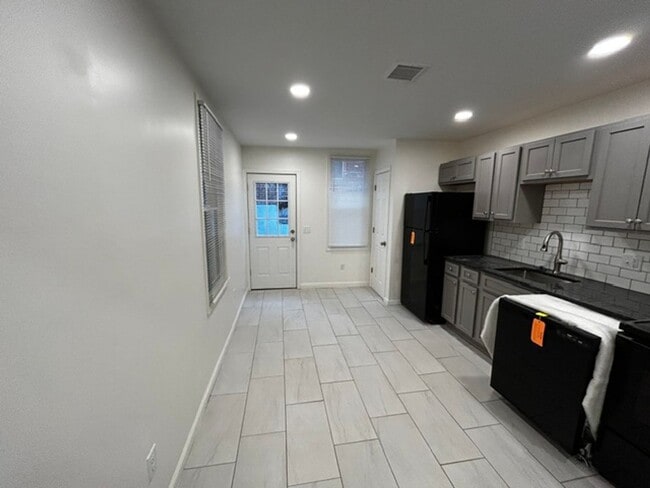 Building Photo - 3 Bedroom 1.5 Bath Pottsville home Unit 4