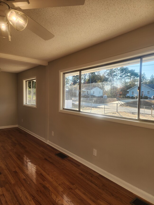 Living room - 3231 Dorian Rd