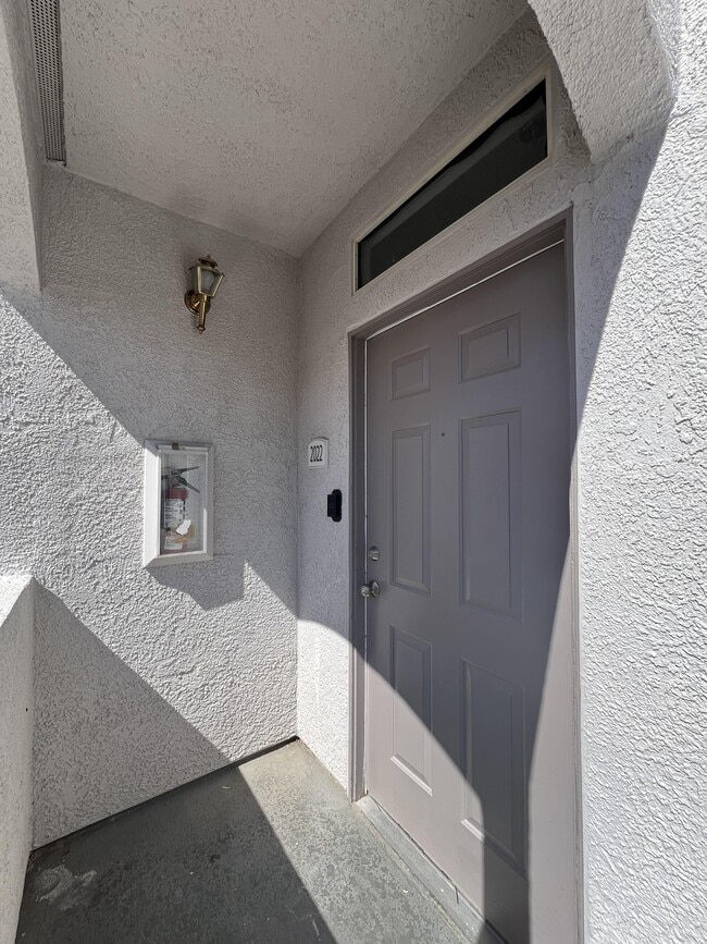 Photo - 700 Carnegie St