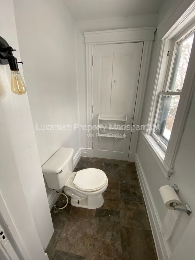 Photo - 515 Village St